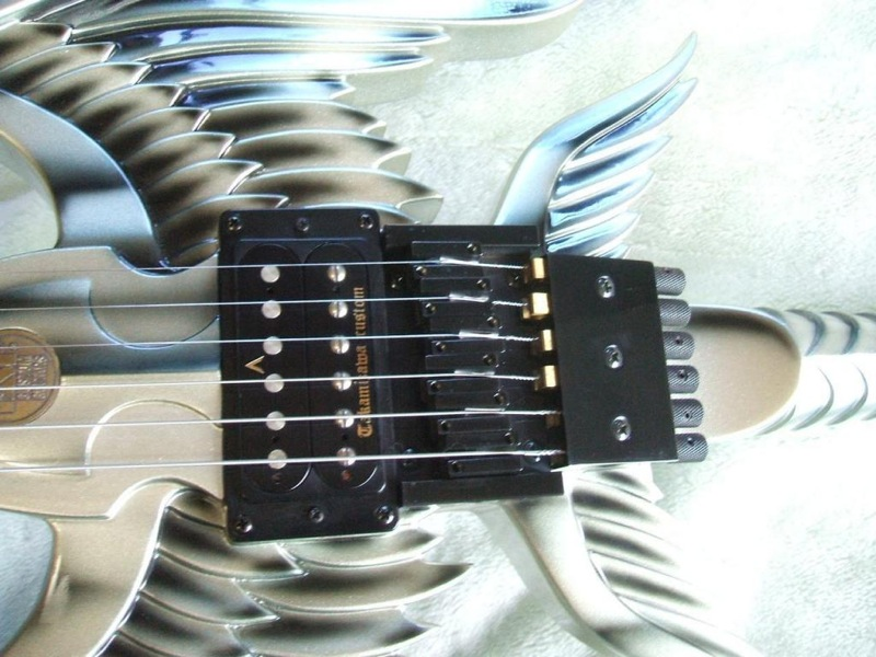 Illustration for article titled Angel Sword Guitar Plays Iron Maiden Songs, Slays Teen Pop Stars